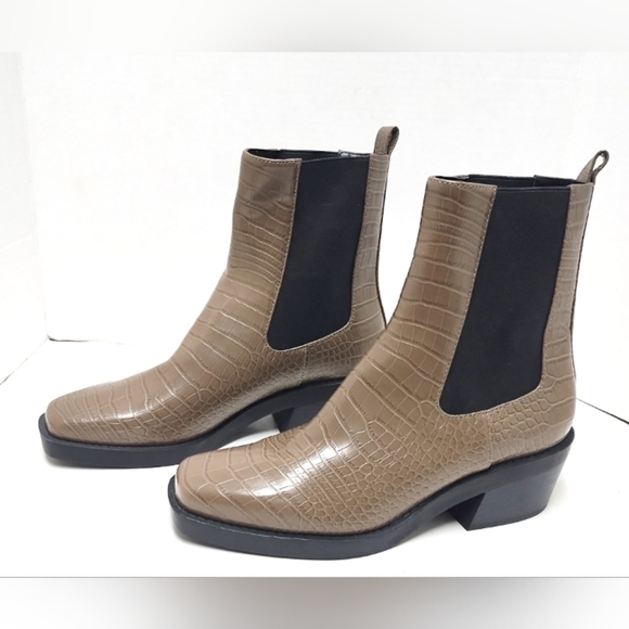 Open Edit Chelsea crocodile embossed elastic sides tan boots Size: 9M - Picture 2 of 7